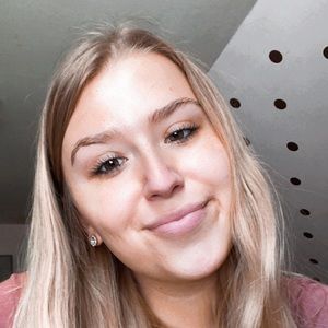Meet your Posher, Becca